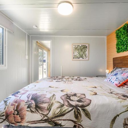 Cosy Cabin To Stay Even Better Than Glamping Pukekohe Extérieur photo